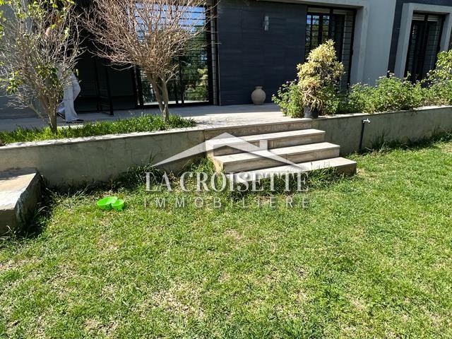 Appartement S+4 avec jardin et chambre de service à La Marsa